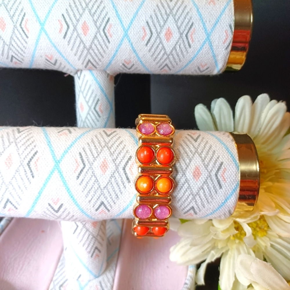 Bracelet of Coral colored stones.